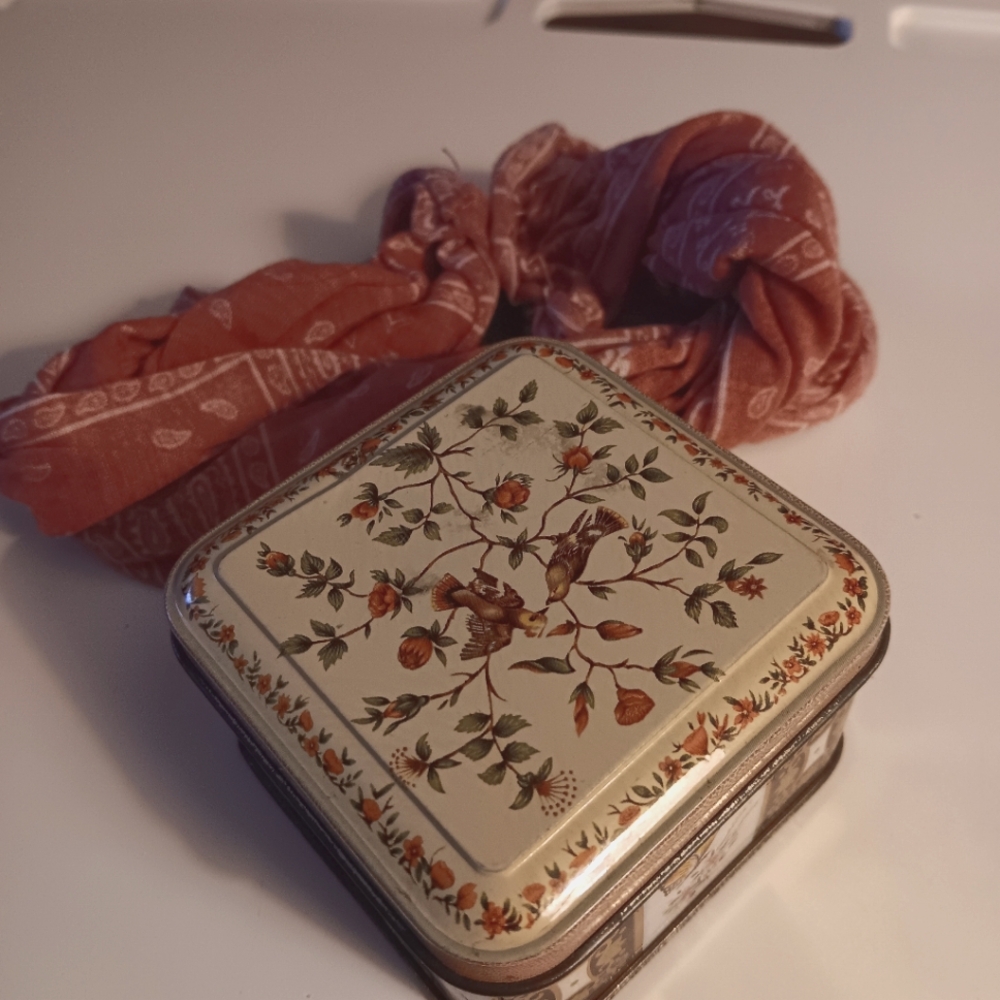 Vintage Daher Love Birds Metal Tin Container 1960s Made In England